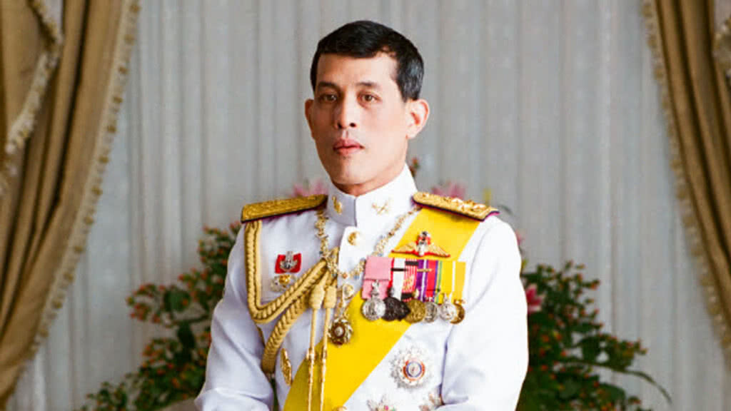 "ในหลวง" พระราชทานเครื่องราชอิสริยาภรณ์ ต่างชาติ-คนไทย ร่วมกู้ชีวิต 13 หมูป่า