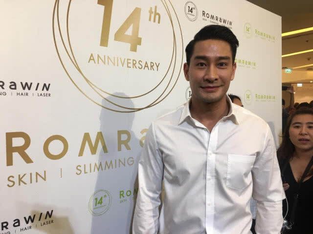 "ป้อง" เมิน ดราม่า!!! คอมเมนต์ไม่เหมาะสมในรูป "กันต์" คุกเข่าขอ "พลอย" แต่งงานที่อิตาลี