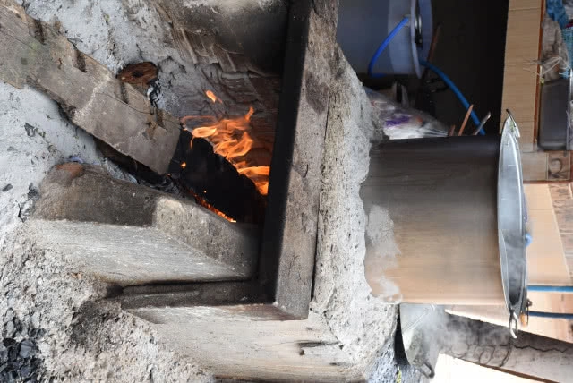 ไปลองกัน!! ก๋วยเตี๋ยวเตาฟืนเมืองลับแล ขายดีวันละ 500 ชาม