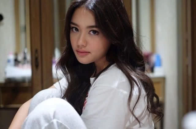 'นาตาลี' เปิดใจครั้งแรก 'ไฮโซเป๊ก' คบซ้อนก้บ 'เพลง' จริงไหม?