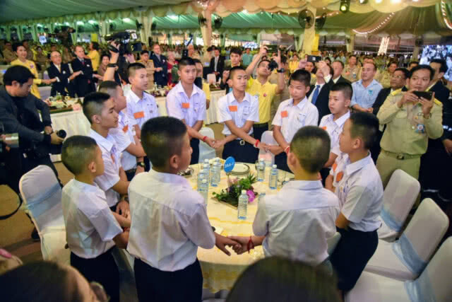 คึกคัก!!! งานเลี้ยงขอบคุณ "รวมใจเป็นหนึ่งเดียว" เจ้าหน้าที่ช่วยทีมหมูป่าอะคาเดมี