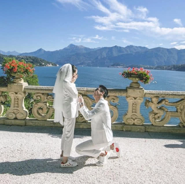 (ชมคลิป) "พลอย" ซึ้งน้ำตาแตก! "กันต์" เซอร์ไพรส์คุกเข่าขอแต่งงาน