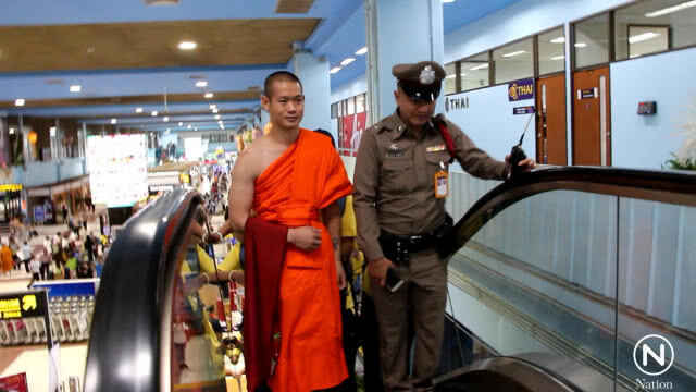 "13 หมูป่า" ขึ้นเครื่องเข้ากรุงเทพฯ