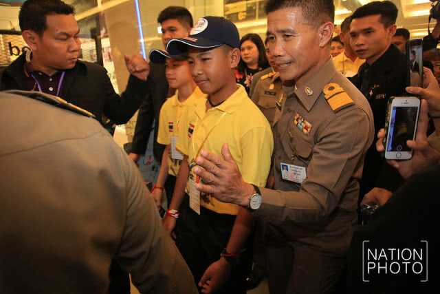 ทีมหมูป่า อะคาเดมีเข้ากรุงฯ เปิดใจกับพบสื่อมวลชน