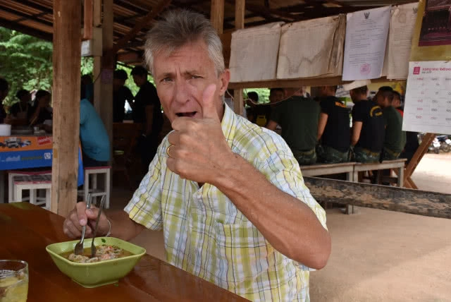 ไปลองกัน!! ก๋วยเตี๋ยวเตาฟืนเมืองลับแล ขายดีวันละ 500 ชาม