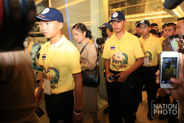 ทีมหมูป่า อะคาเดมีเข้ากรุงฯ เปิดใจกับพบสื่อมวลชน