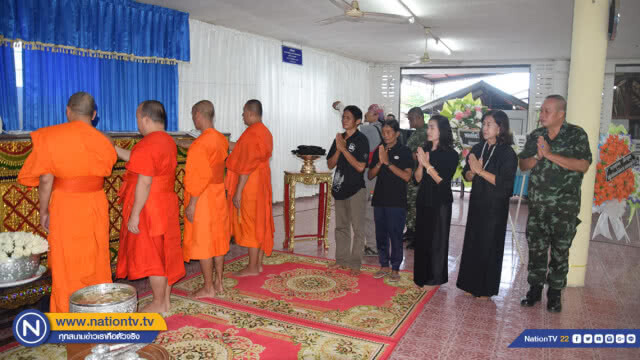 สุดเศร้า! รดน้ำศพพลทหารเหตุเรือแข่งล่มแม่น้ำน่าน
