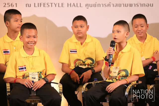 ทีมหมูป่า อะคาเดมีเข้ากรุงฯ เปิดใจกับพบสื่อมวลชน