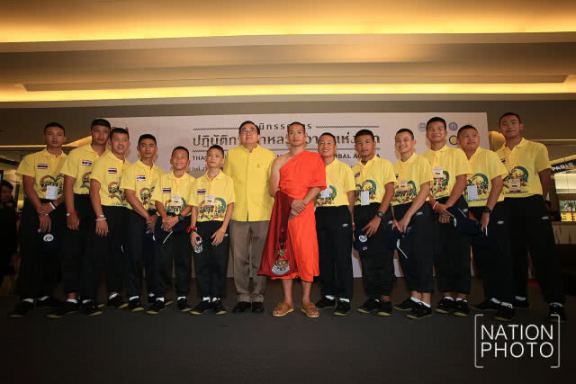 ทีมหมูป่า อะคาเดมีเข้ากรุงฯ เปิดใจกับพบสื่อมวลชน