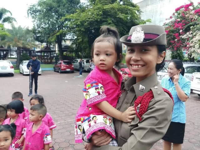 ตร.พัทยา สอนเด็กเล็ก ติดอยู่ในรถ เอาตัวรอดยังไง หวั่นซ้ำรอยเหตุสลด