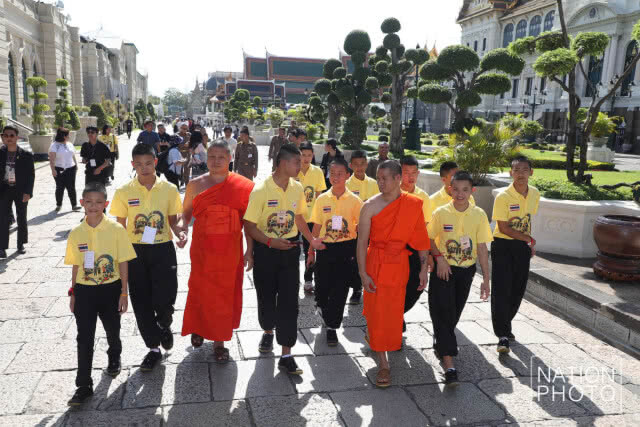 พา "หมูป่า" เที่ยววัดพระแก้ว