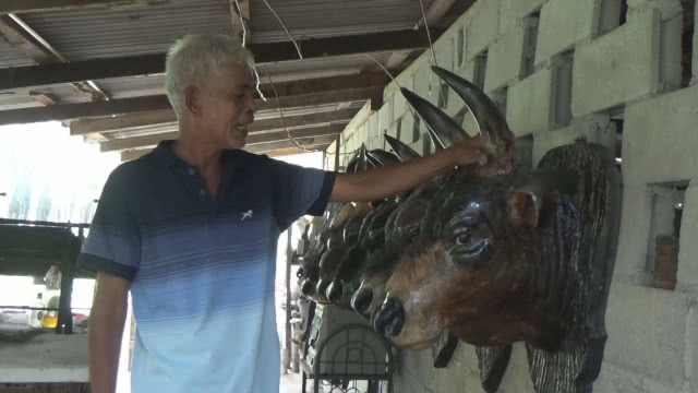 (คลิป) สุดยอดไอเดีย! นำเศษกระดาษเหลือใช้มา "ปั้นหัววัว"