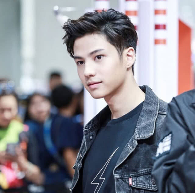 "แบงค์ ธิติ"แฮปปี้คบ "บี"สาวนอกวงการ