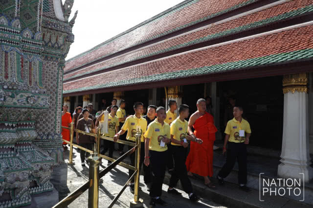 พา "หมูป่า" เที่ยววัดพระแก้ว