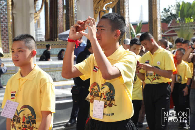 พา "หมูป่า" เที่ยววัดพระแก้ว