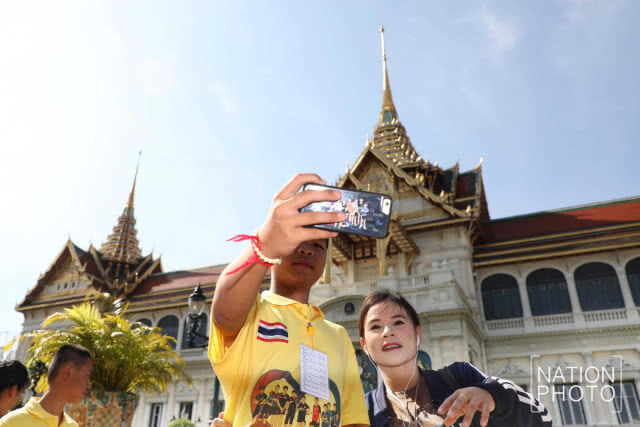 พา "หมูป่า" เที่ยววัดพระแก้ว