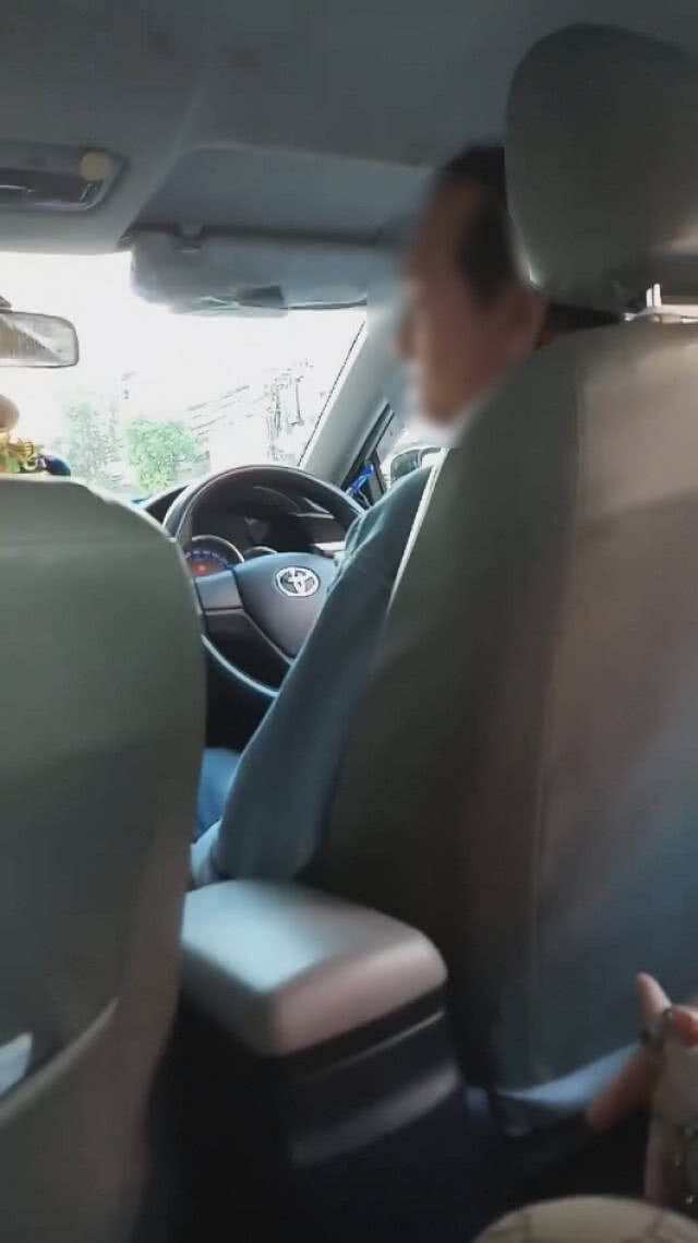 (คลิป) อีกแล้ว! "แท๊กซี่"ไล่ผู้โดยสารลงรถไม่เปิด"มิเตอร์" บอกไกล