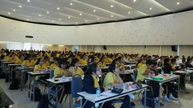 บรรยากาศกิจกรรม Roadshow ติวสหพัฒน์ admission ที่ ร.ร.สายปัญญารังสิต
