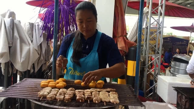 กล้วยปิ้งโลโซ สูตรน้ำจิ้มโบราณ ที่รสชาติไม่ธรรมดา