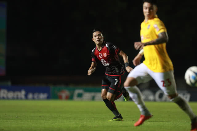 เมืองทองพลิกแซงเทโร 4-2