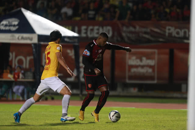 เมืองทองพลิกแซงเทโร 4-2
