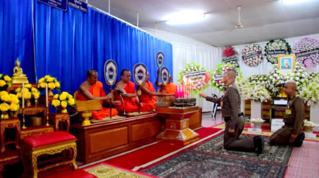 สมเด็จพระเจ้าอยู่หัวทรงพระกรุณาโปรดเกล้าพระพิธีธรรมสวดพระอภิธรรมศพ 3 พลทหารเรือล่ม