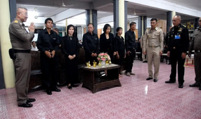 สมเด็จพระเจ้าอยู่หัวทรงพระกรุณาโปรดเกล้าพระพิธีธรรมสวดพระอภิธรรมศพ 3 พลทหารเรือล่ม
