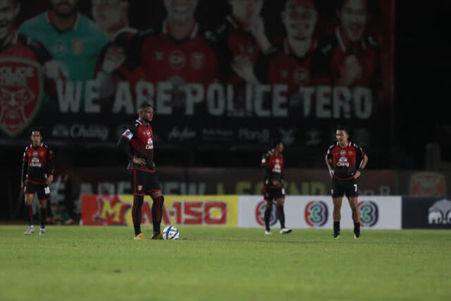 เมืองทองพลิกแซงเทโร 4-2
