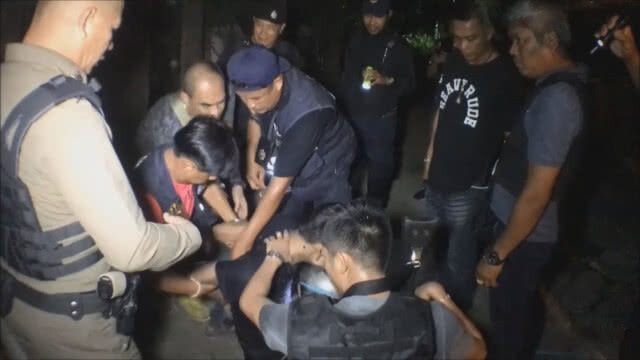 (คลิป) เสียงปืนสนั่นถนน!ไล่จับมือยิงถล่มเก๋งดำ
