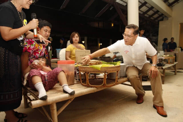 รมว.กก.นำสื่อมวลชนเยี่ยมสัมผัสเมืองจันทบุรี