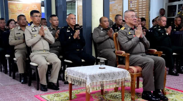 สมเด็จพระเจ้าอยู่หัวทรงพระกรุณาโปรดเกล้าพระพิธีธรรมสวดพระอภิธรรมศพ 3 พลทหารเรือล่ม