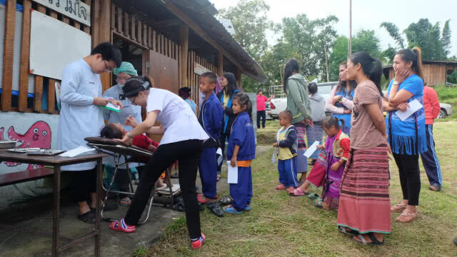 หน่วยทันตกรรมเคลื่อนที่พระราชทานฯ สืบสานแนวพระราชดำริ ตรวจรักษาทางทันตกรรมแก่ผู้ด้อยโอกาส
