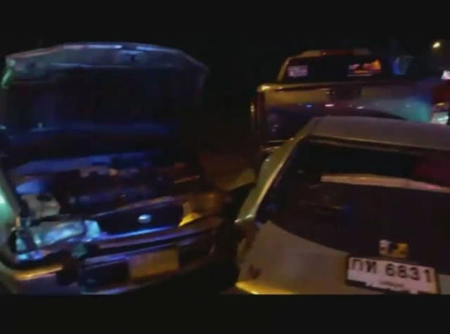 รถตู้คอนเทนเนอร์ชนรถที่ระยองเสียหาย 10 คัน บาดเจ็บระนาว (ชมคลิปเต็มด้านล่าง)