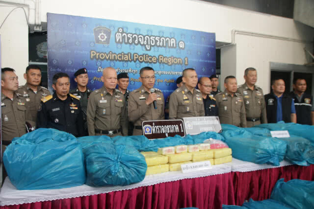รวบ 2 นักค้ายานรกถูกสกัดจับซิ่งรถซุกยาฝ่าด่านตรวจ ยึดยาบ้าเกือบ 9 ล้านเม็ด (ชมคลิปเต็มด้านล่าง)