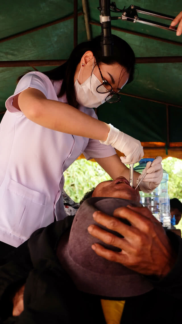 หน่วยทันตกรรมเคลื่อนที่พระราชทานฯ สืบสานแนวพระราชดำริ ตรวจรักษาทางทันตกรรมแก่ผู้ด้อยโอกาส