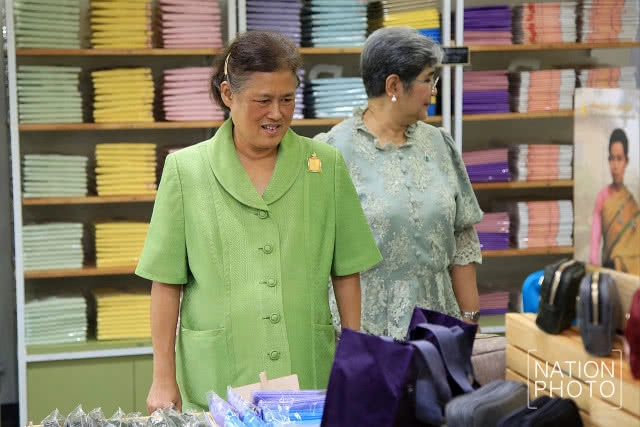 สมเด็จพระเทพรัตนราชสุดาฯ สยามบรมราชกุมารี  เสด็จเปิดร้านมูลนิธิสมเด็จพระพันวัสสาอัยยิกาเจ้า แห่งใหม่