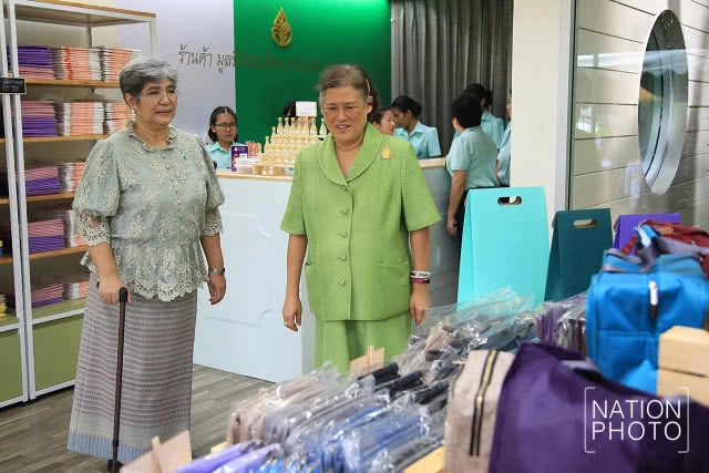 สมเด็จพระเทพรัตนราชสุดาฯ สยามบรมราชกุมารี  เสด็จเปิดร้านมูลนิธิสมเด็จพระพันวัสสาอัยยิกาเจ้า แห่งใหม่