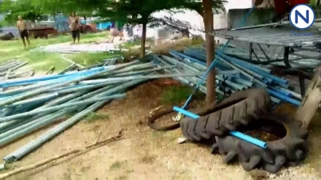 (คลิป) งูจงอาง 3 เมตรเข้าบ้าน...กู้ภัยไล่จับจนเหงื่อตก