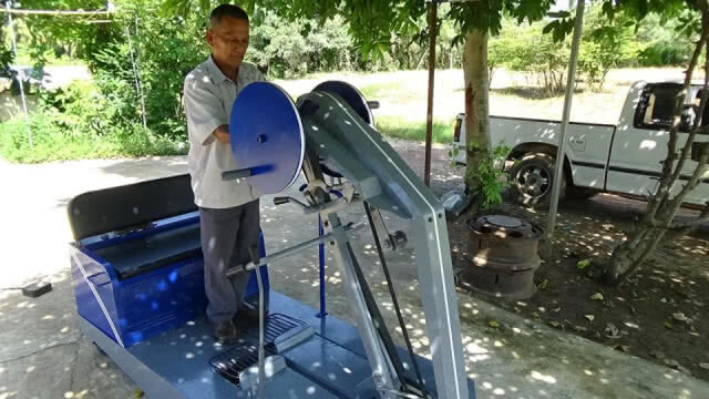 สุดทึ่ง!! ลุงวัย 68 ประดิษฐ์เครื่องช่วยออกกำลังกายสำหรับผู้สูงอายุ