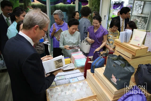 สมเด็จพระเทพรัตนราชสุดาฯ สยามบรมราชกุมารี  เสด็จเปิดร้านมูลนิธิสมเด็จพระพันวัสสาอัยยิกาเจ้า แห่งใหม่