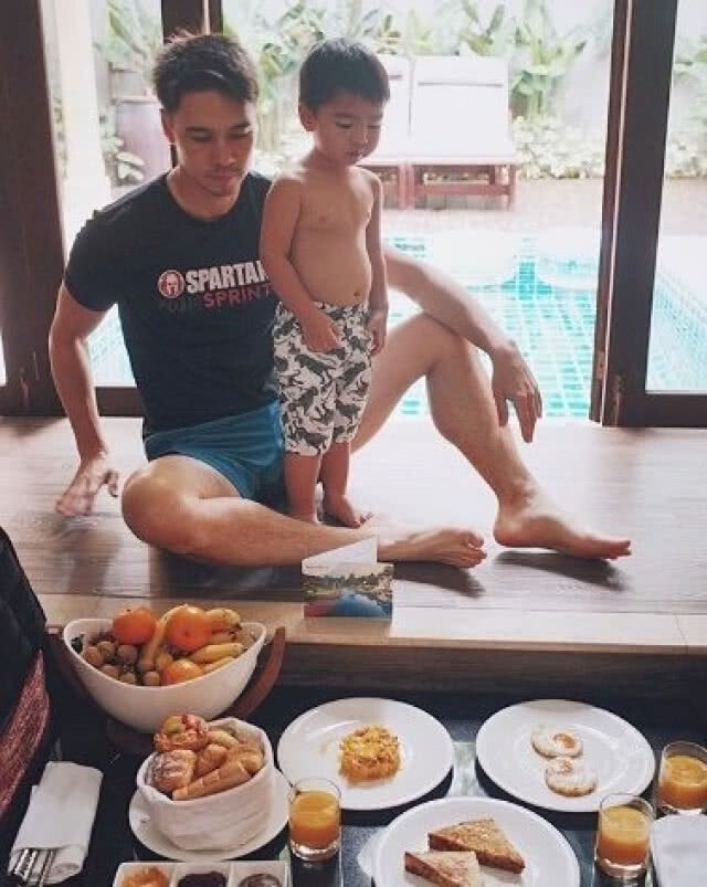 น้องดีแลน เจออีก!! ตะโกนลั่นบ้าน งูตัวใหญ่ ทำโซเชียลขำหนักปนความน่ารัก