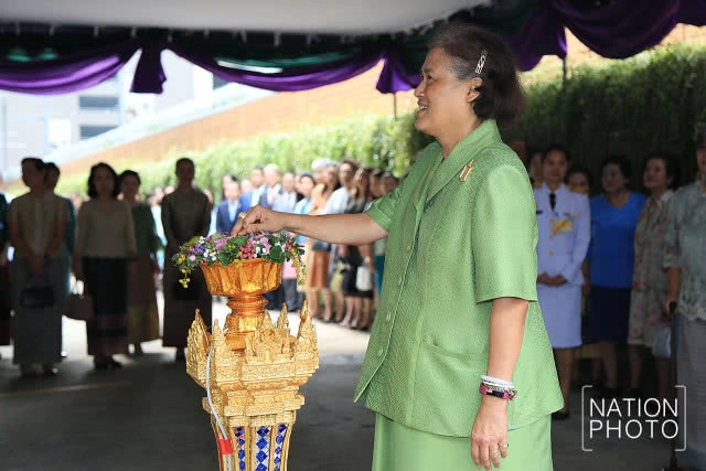 สมเด็จพระเทพรัตนราชสุดาฯ สยามบรมราชกุมารี  เสด็จเปิดร้านมูลนิธิสมเด็จพระพันวัสสาอัยยิกาเจ้า แห่งใหม่