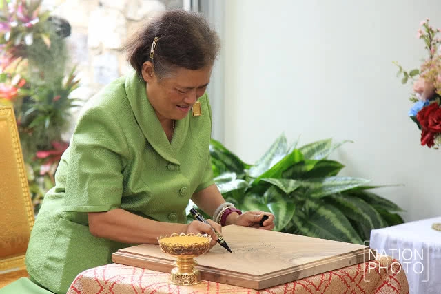 สมเด็จพระเทพรัตนราชสุดาฯ สยามบรมราชกุมารี  เสด็จเปิดร้านมูลนิธิสมเด็จพระพันวัสสาอัยยิกาเจ้า แห่งใหม่