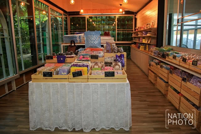 สมเด็จพระเทพรัตนราชสุดาฯ สยามบรมราชกุมารี  เสด็จเปิดร้านมูลนิธิสมเด็จพระพันวัสสาอัยยิกาเจ้า แห่งใหม่