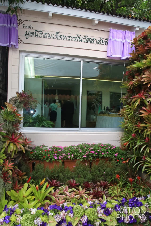 สมเด็จพระเทพรัตนราชสุดาฯ สยามบรมราชกุมารี  เสด็จเปิดร้านมูลนิธิสมเด็จพระพันวัสสาอัยยิกาเจ้า แห่งใหม่