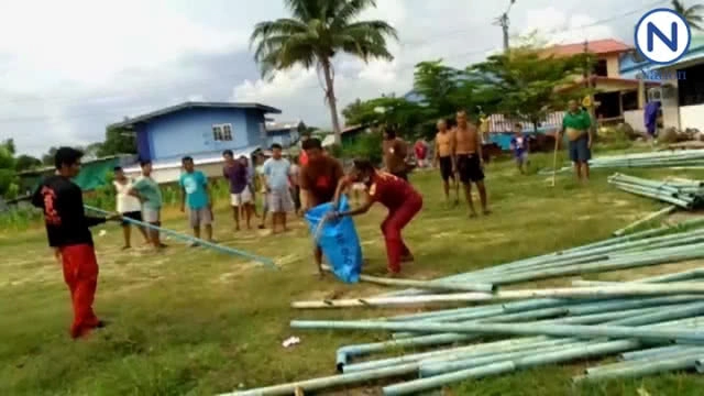 (คลิป) งูจงอาง 3 เมตรเข้าบ้าน...กู้ภัยไล่จับจนเหงื่อตก