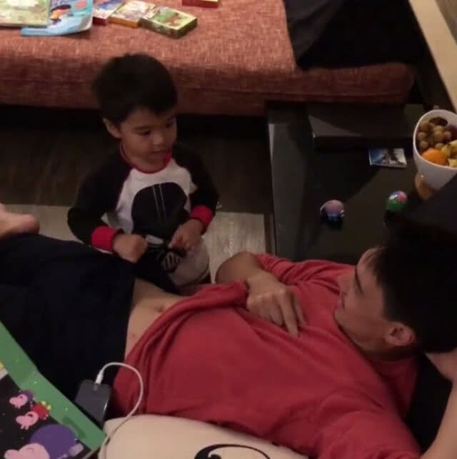 น้องดีแลน เจออีก!! ตะโกนลั่นบ้าน งูตัวใหญ่ ทำโซเชียลขำหนักปนความน่ารัก