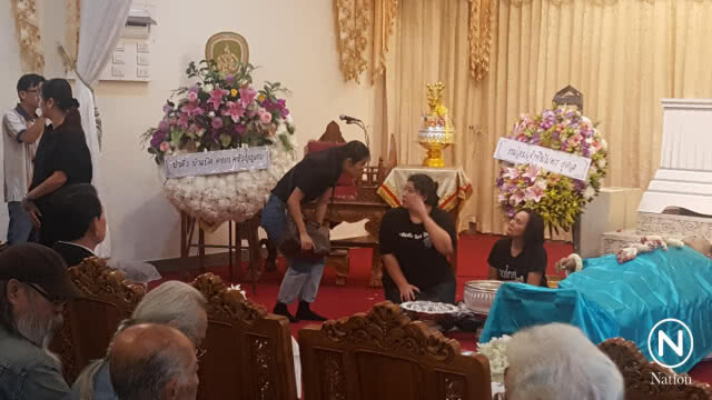 บรรยากาศรดน้ำศพ "โอ วรุฒ" เป็นไปอย่างเรียบง่าย