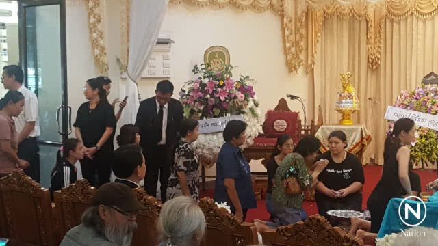 บรรยากาศรดน้ำศพ "โอ วรุฒ" เป็นไปอย่างเรียบง่าย