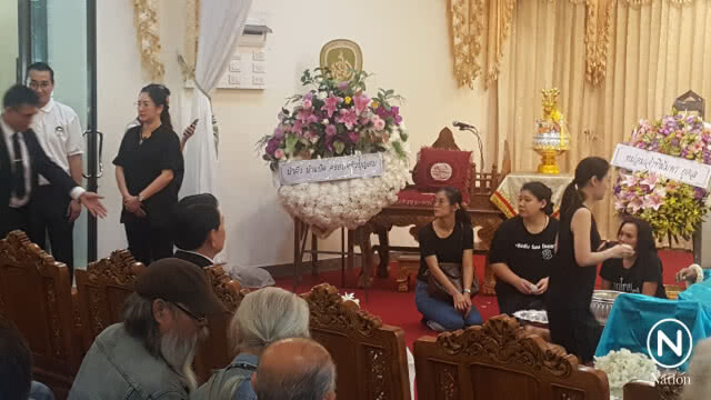บรรยากาศรดน้ำศพ "โอ วรุฒ" เป็นไปอย่างเรียบง่าย